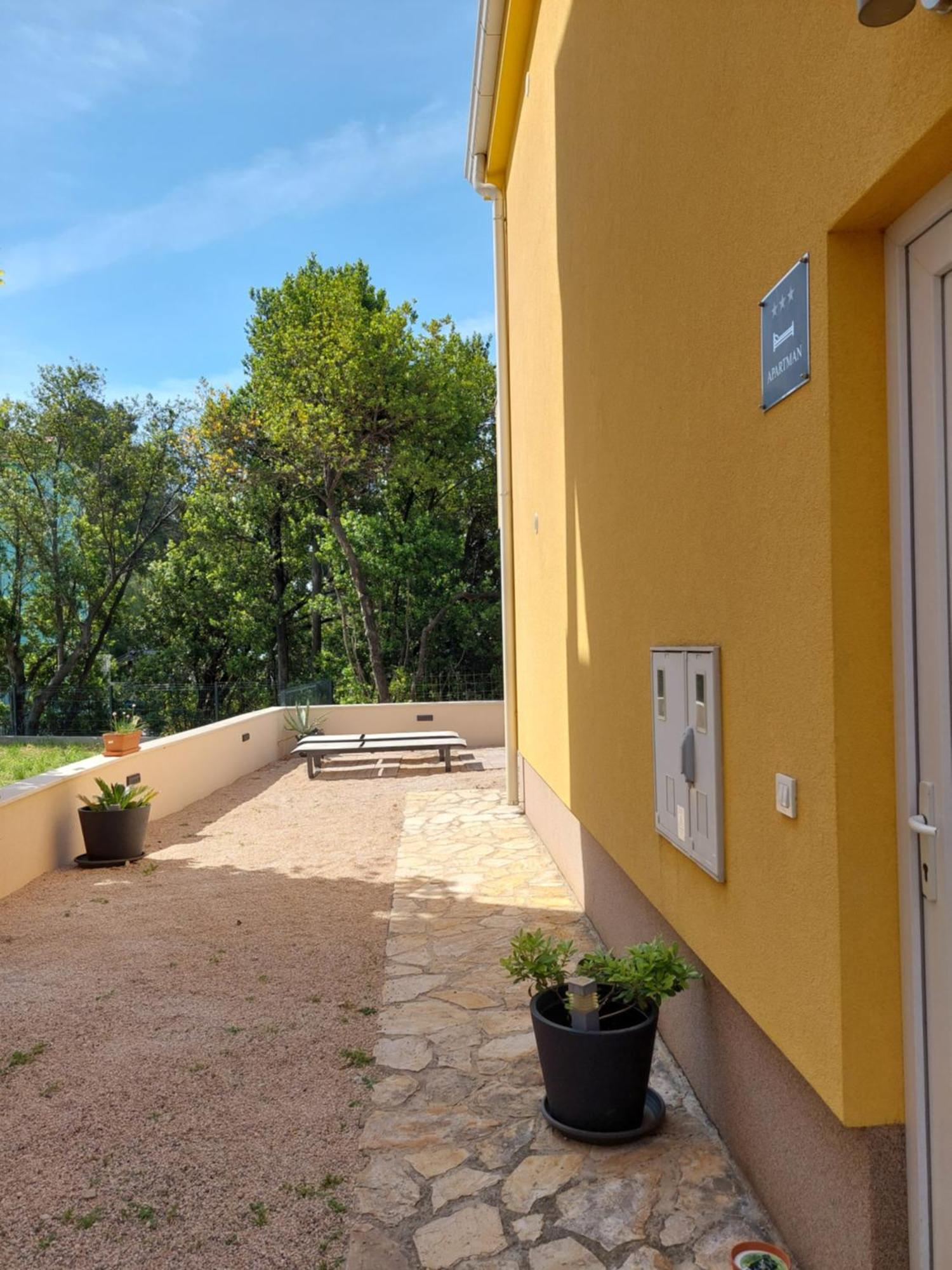 Spacious Apartment Close To The Sea In Kastel Luksic Kaštela Eksteriør billede